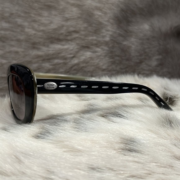 FENDI selleria Sunglasses - Picture 3 of 14